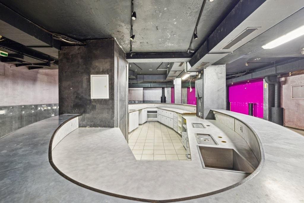 Bar/discothèque à louer en plein centre-ville de Sion - 8