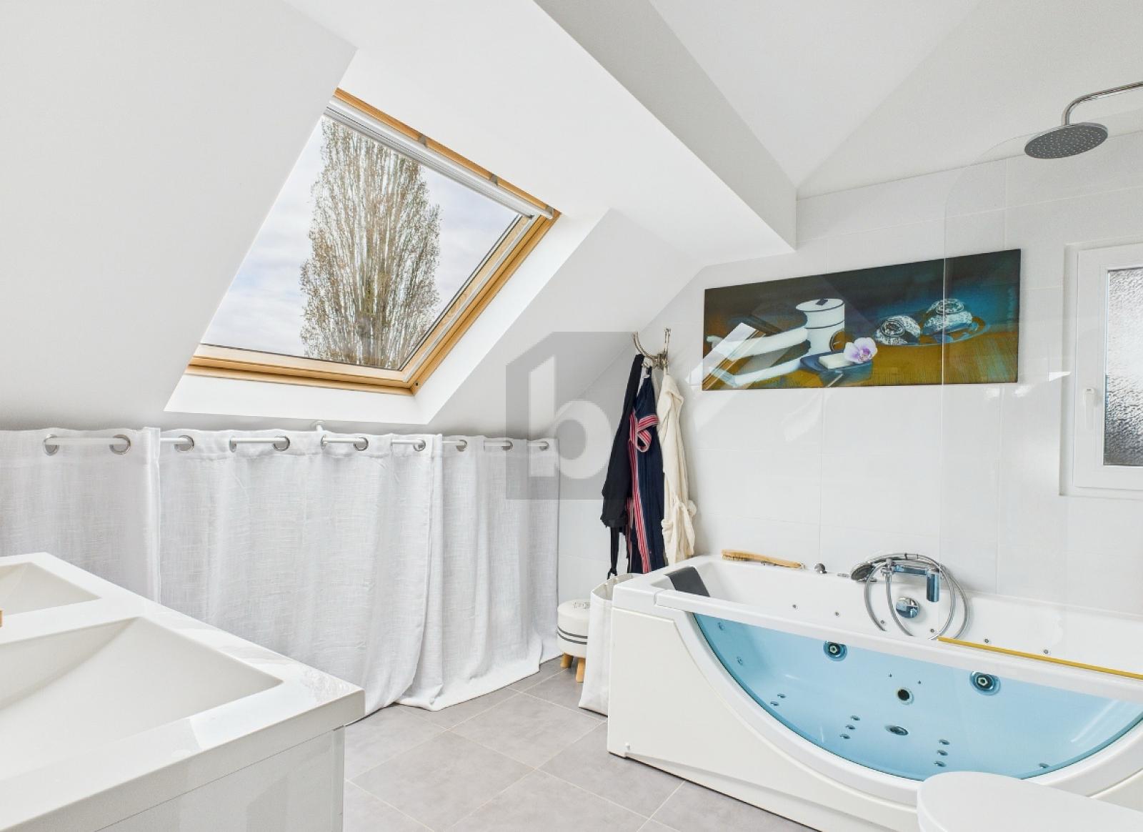 ÉLÉGANCE ET SÉRÉNITÉ AVEC PISCINE PRIVÉE - 4
