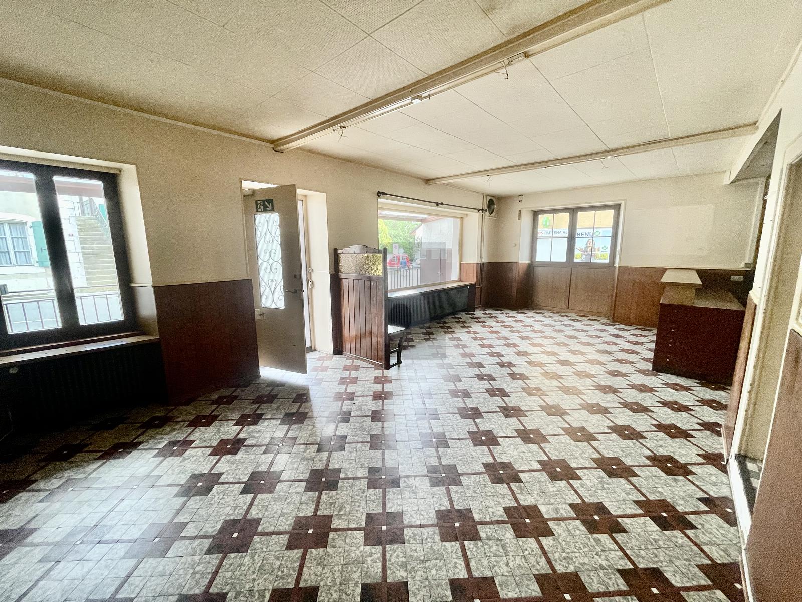 BELLE OPPORTUNITÉ POUR RÉNOVATION OU PROMOTION - 2