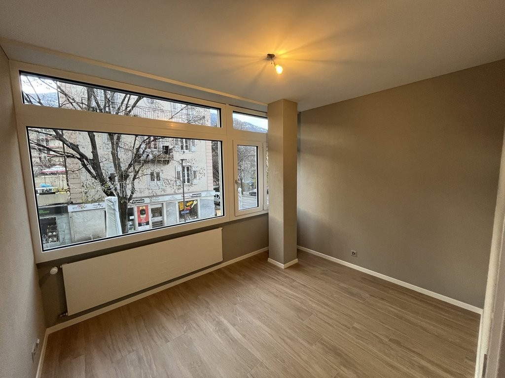 A LOUER - NEUF - Appartement de 3 pièces en plein centre de Sion - 6