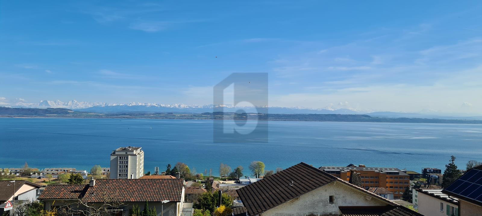VUE IMPRENABLE SUR LE LAC ET TRÈS LUMINEUX - 0