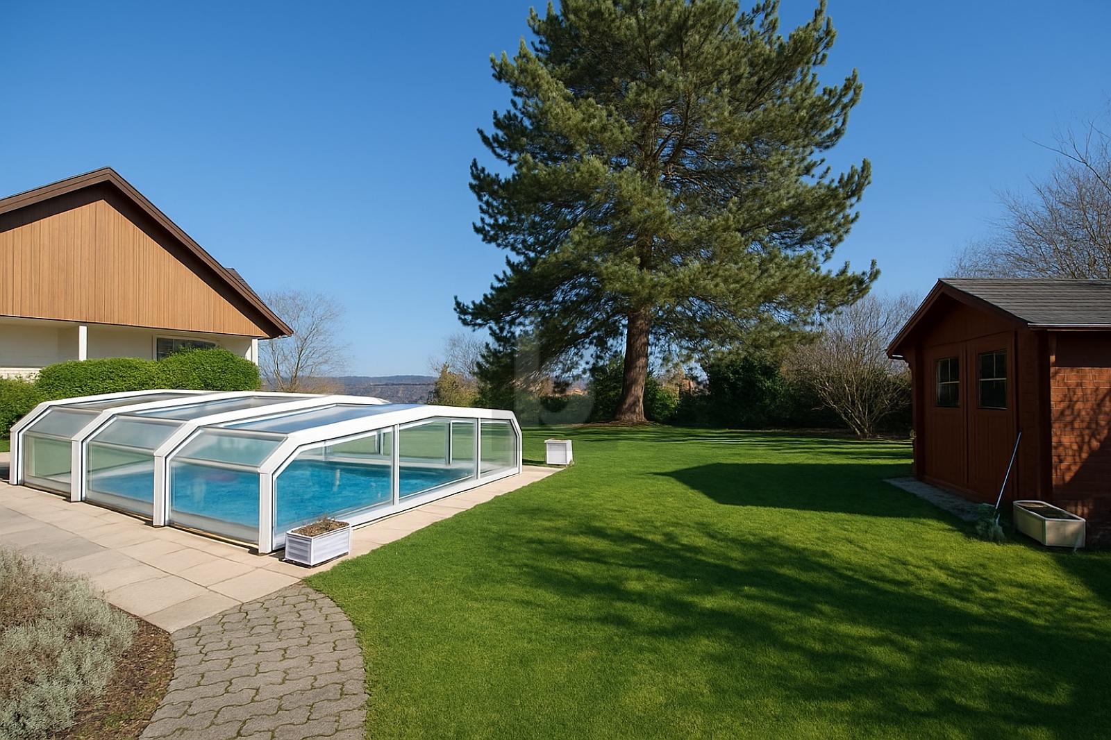 SPACIEUSE VILLA AVEC PISCINE ET GRAND JARDIN - 0