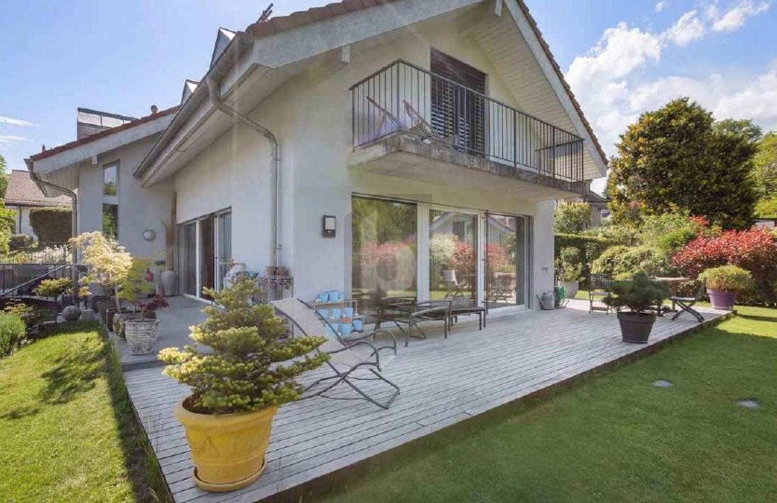 MAGNIFIQUE SPACIEUSE AVEC GRAND JARDIN - 0