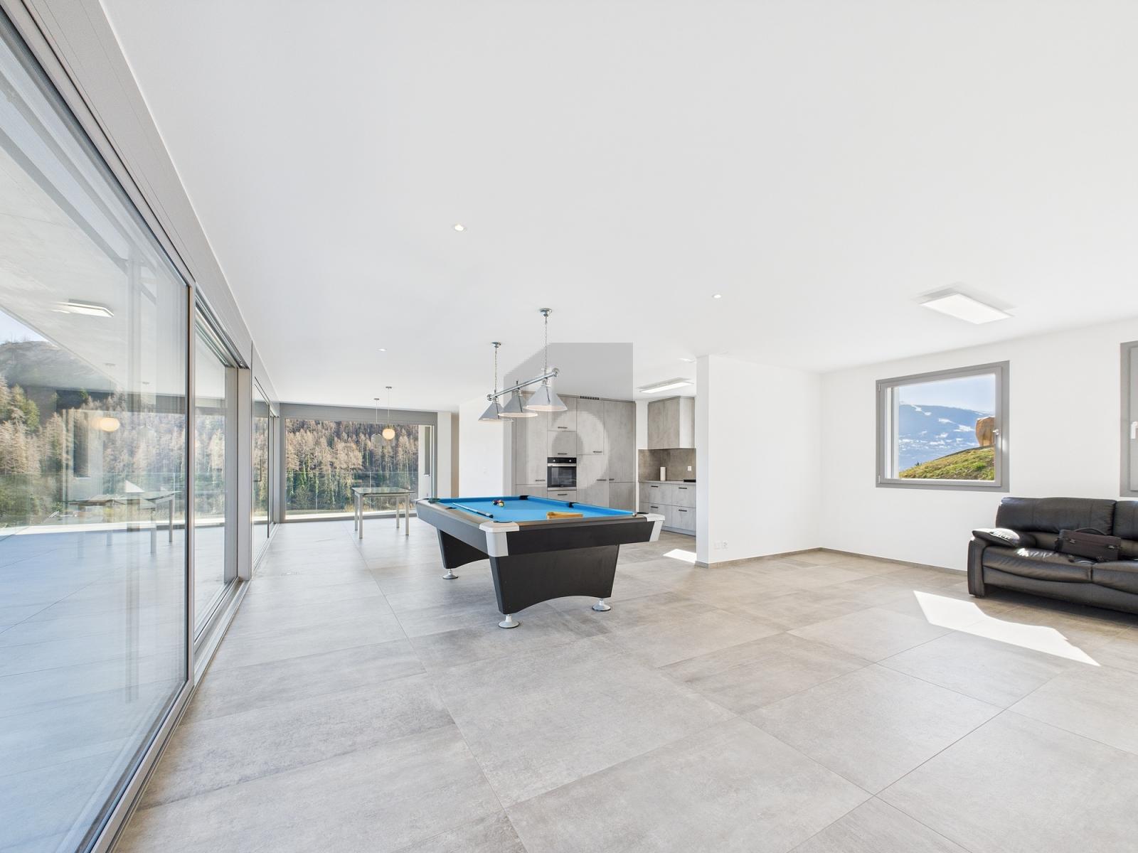 MAISON MODERNE AVEC ASCENSEUR ET PANORAMA - 3