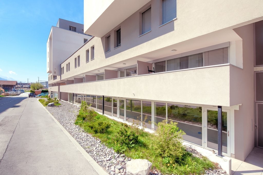 Locaux commerciaux de 80 m2 à louer de suite ou à convenir - 1