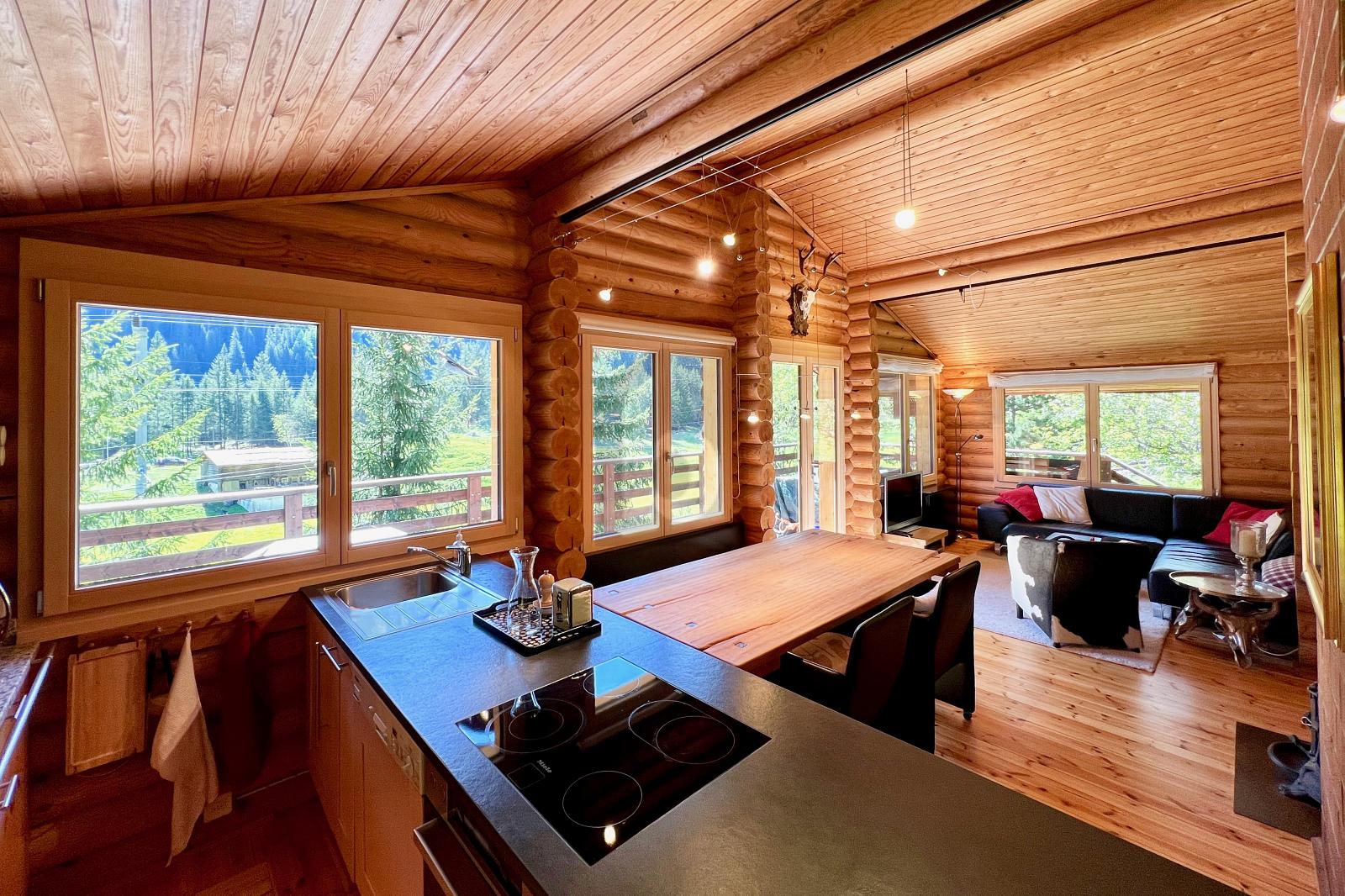 HEIMELIGE LAGE IM GRÜNEN, NÄHE AROSA - 0