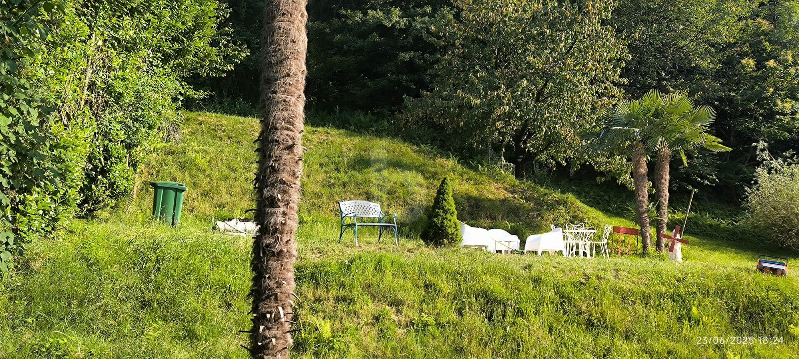 SPAZIOSA, SOLEGGIATA CON VISTA SUL PAESAGGIO - 1