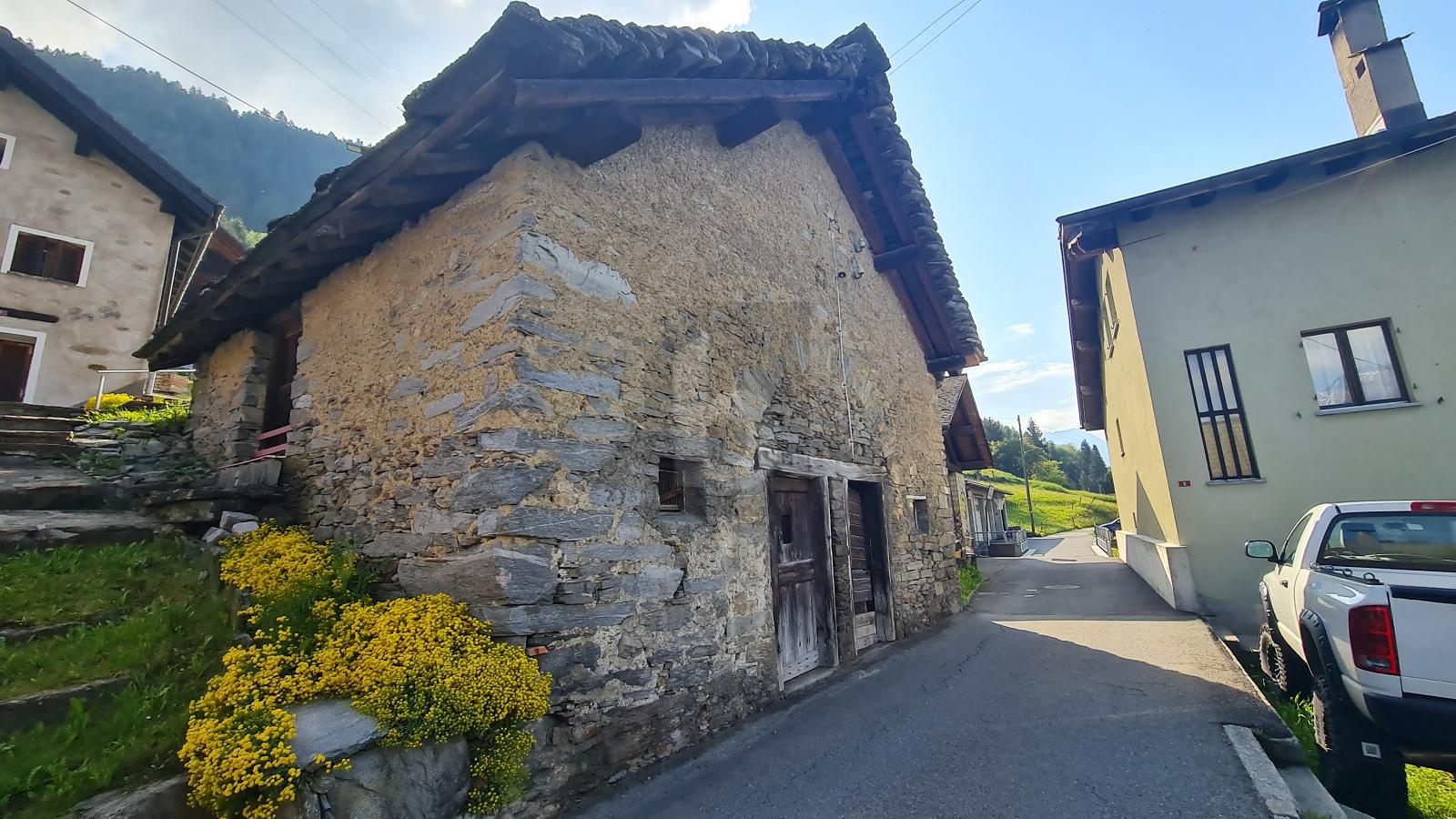 SOLEGGIATO, IN POSIZIONE TRANQUILLA - 0