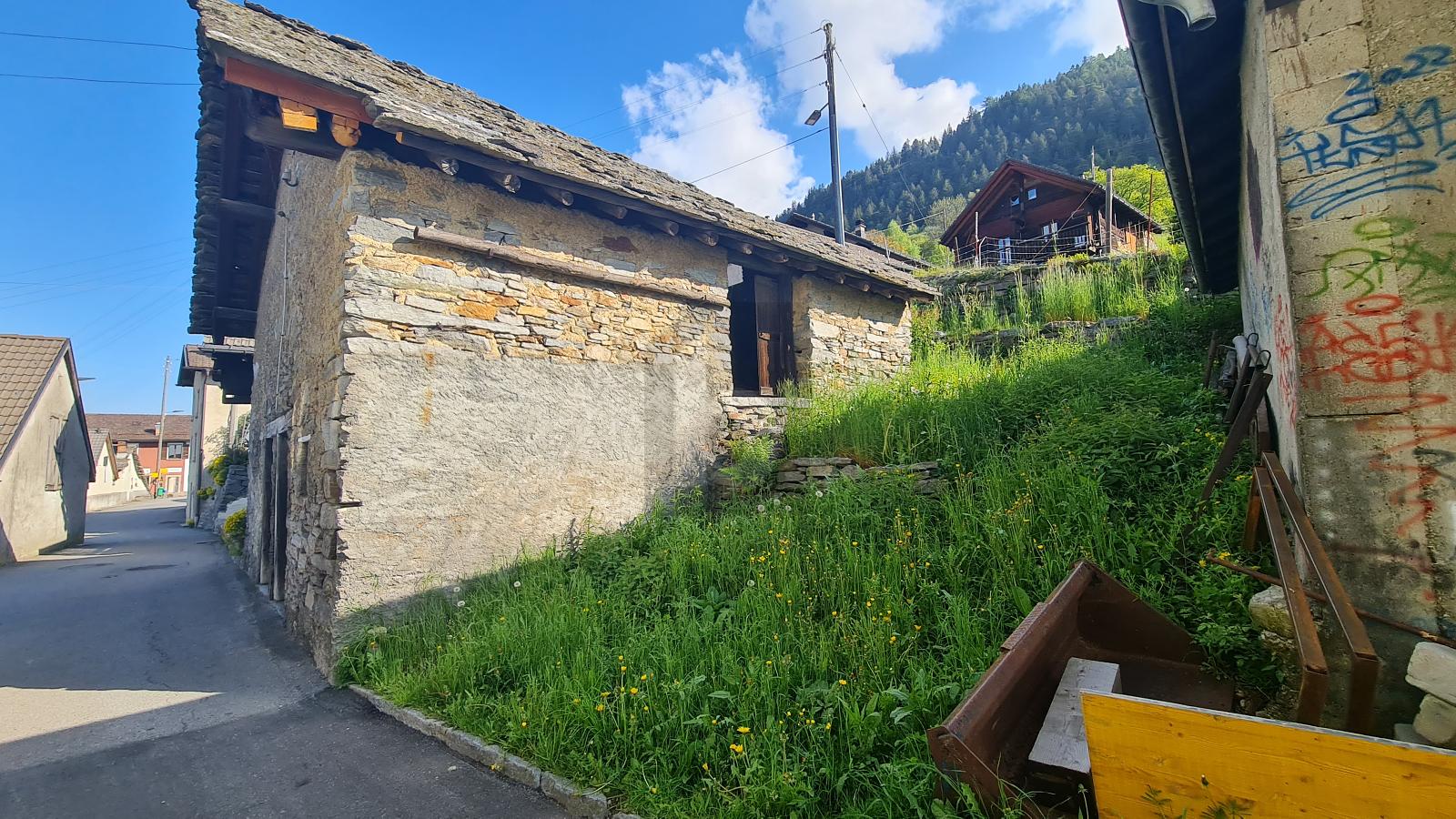 SOLEGGIATO, IN POSIZIONE TRANQUILLA - 1