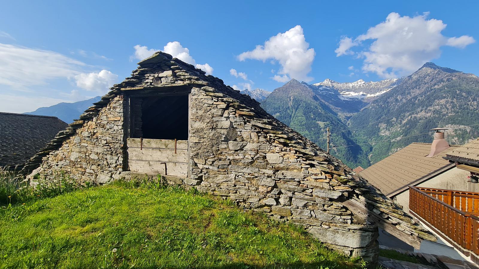 SOLEGGIATO, IN POSIZIONE TRANQUILLA - 2