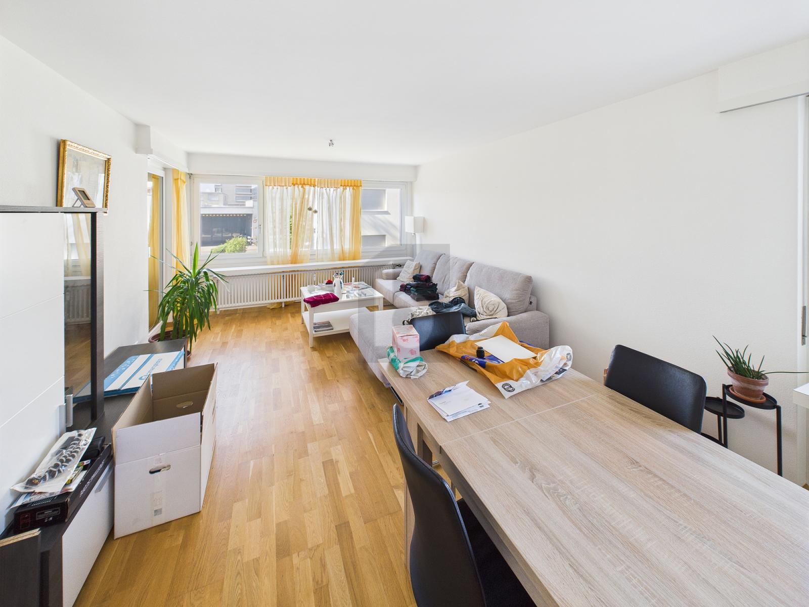 HELL, GUT GELEGEN, MIT BALKON UND EINBAUSCHRANK - 1