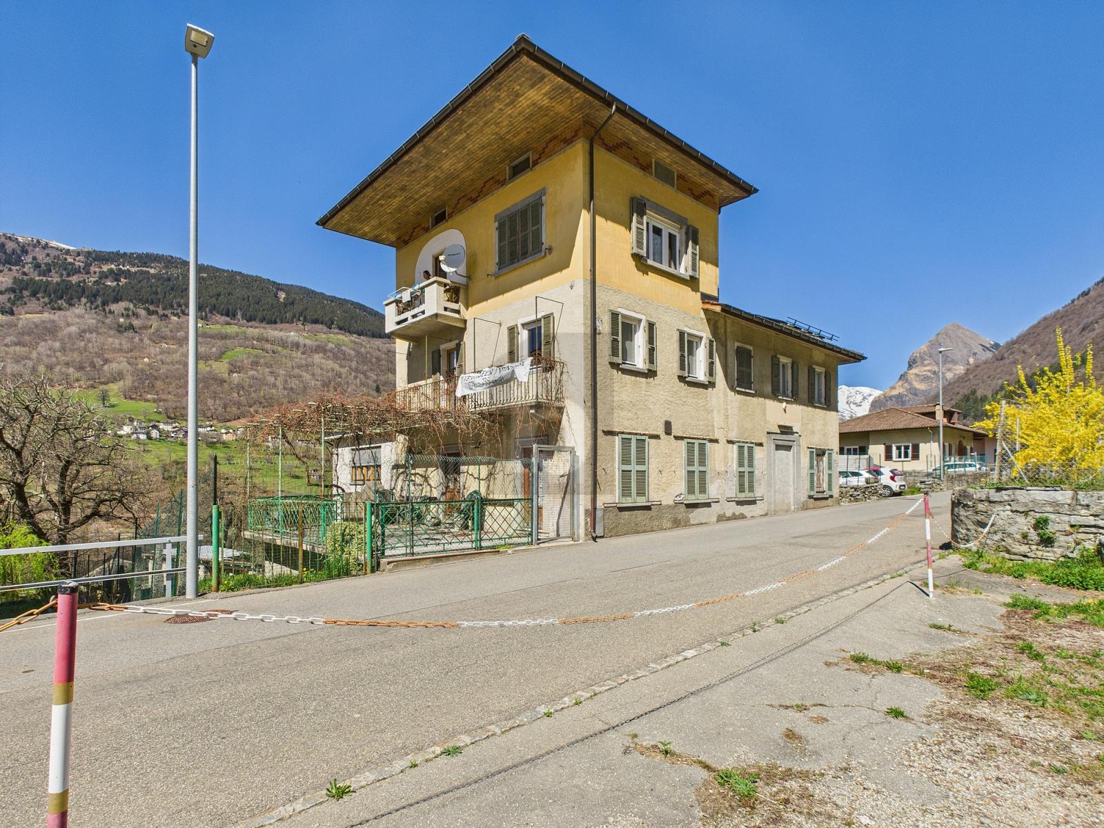 SPAZIOSA CON TERRENO EDIFICABILE ANNESSO - 4
