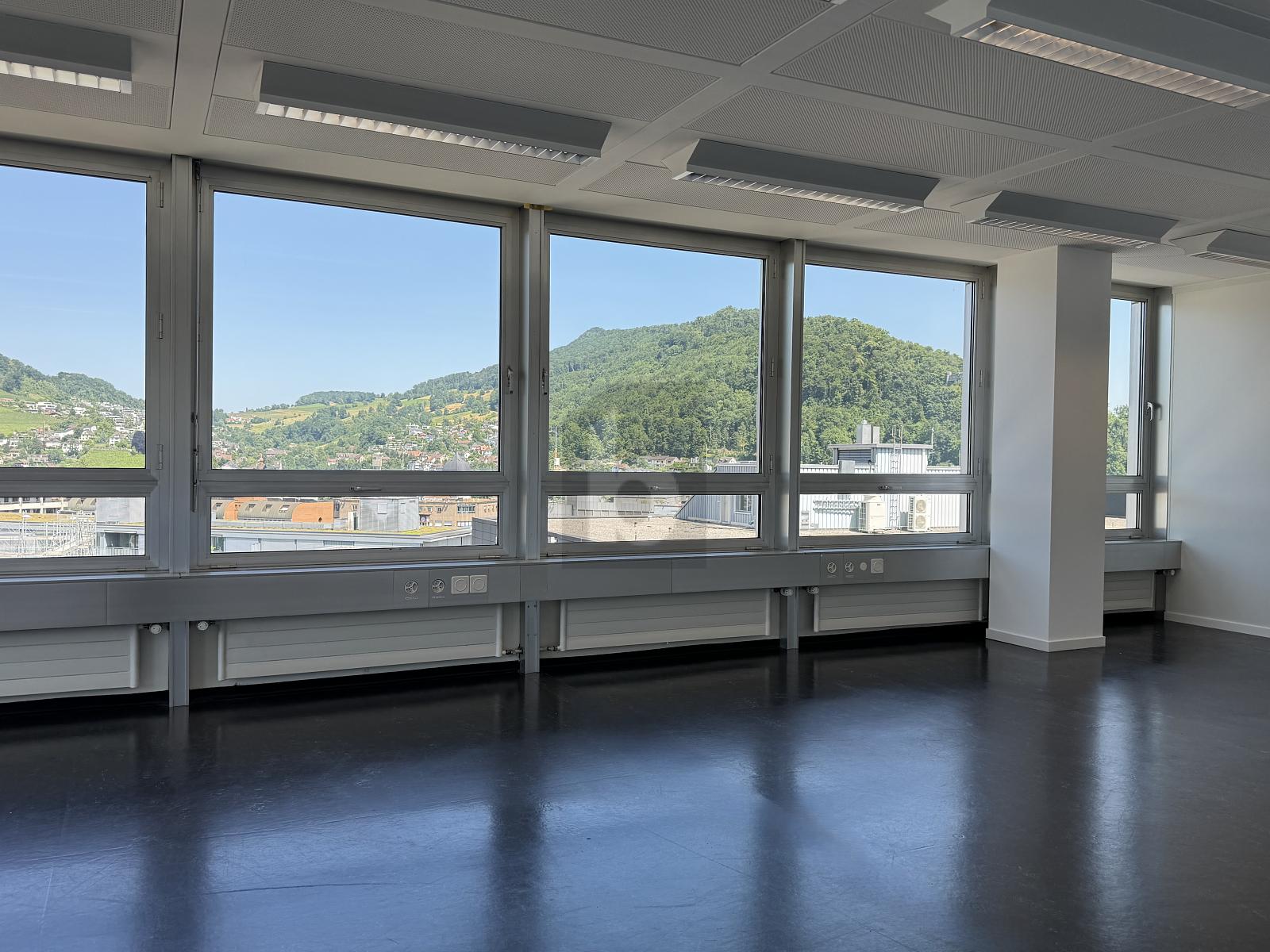 MIT PANORAMABLICK AUF DIE STADT - 2