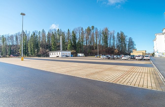 Parkplatz im Freien - 4