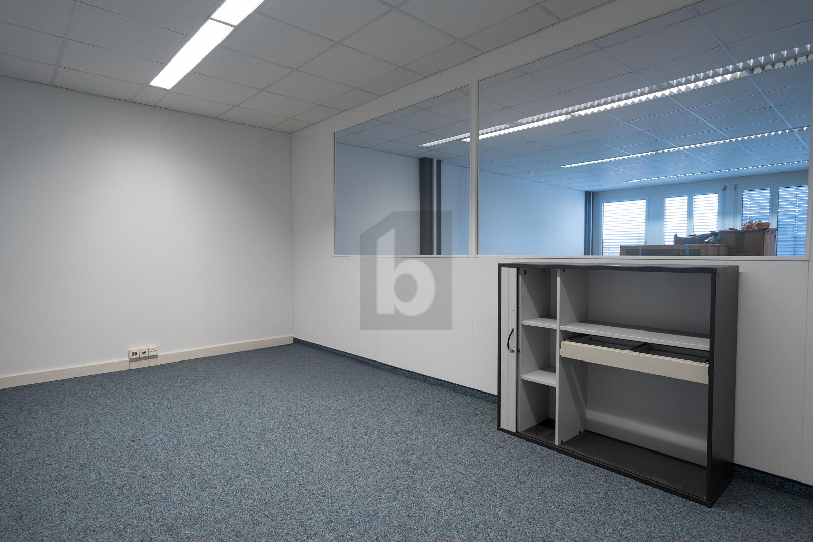 AUSGEBAUTE GEWERBEFLÄCHE AN TOP LAGE - 2