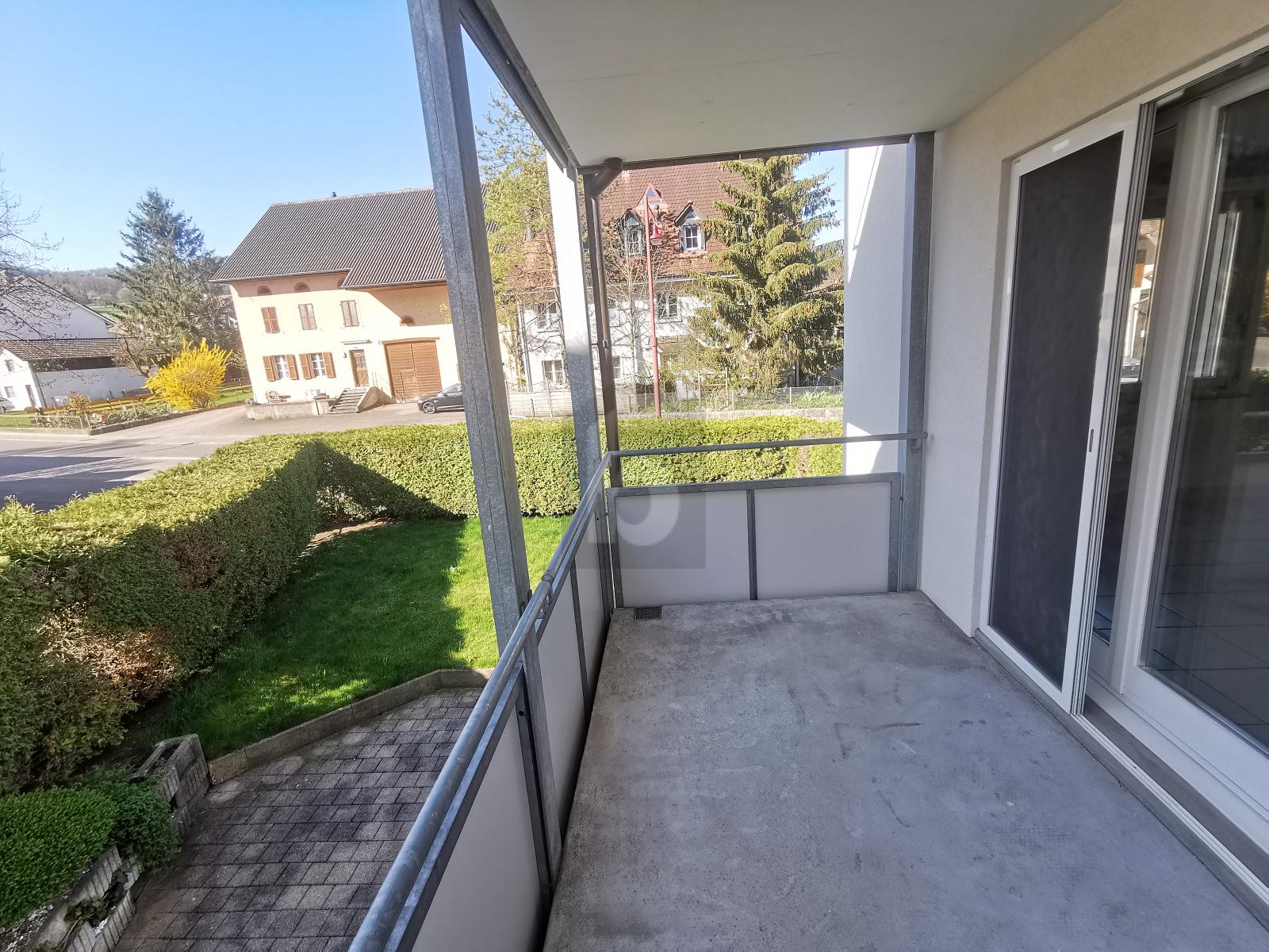 FRISCH RENOVIERT MIT GROSSEM GARTENSITZPLATZ - 1