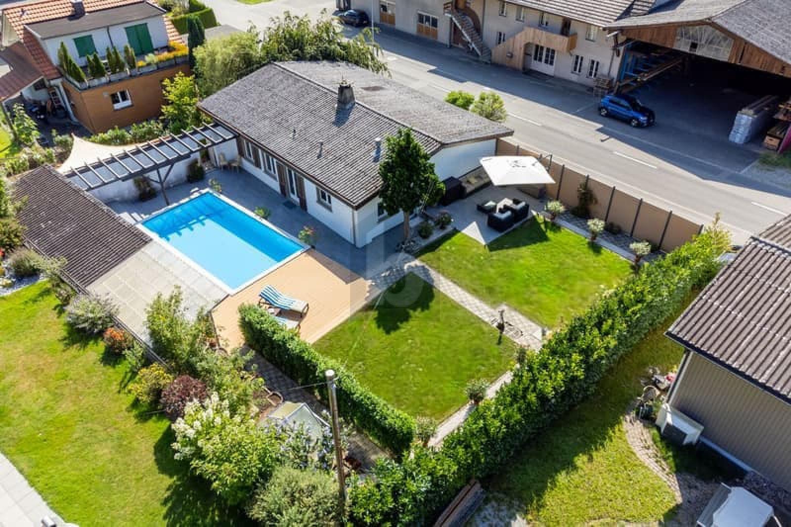 FAMILIENFREUNDLICH MIT GARTEN UND POOL - 4