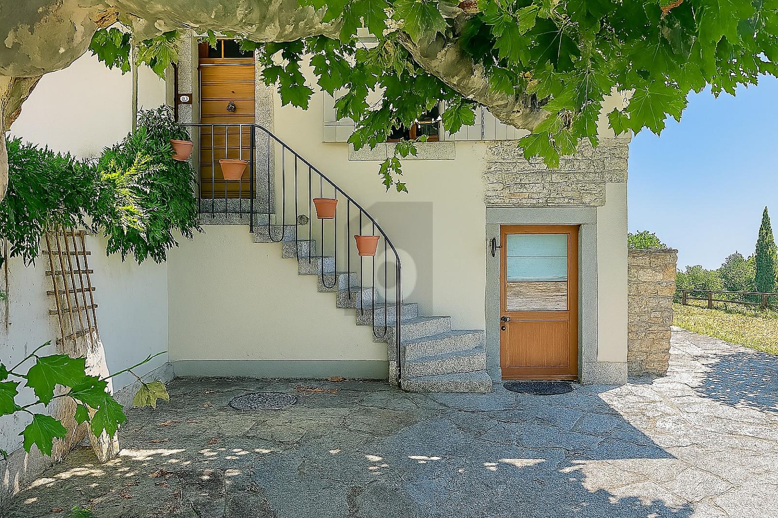 RIVE GAUCHE : VILLA JUMELÉE AU CADRE D EXCEPTION - 0