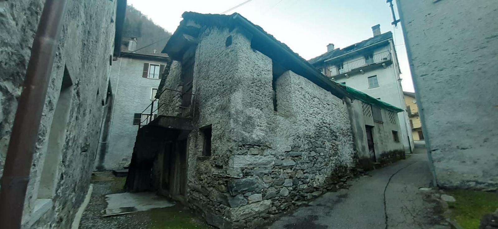 RUSTICO DA RISTRUTTURARE - 0