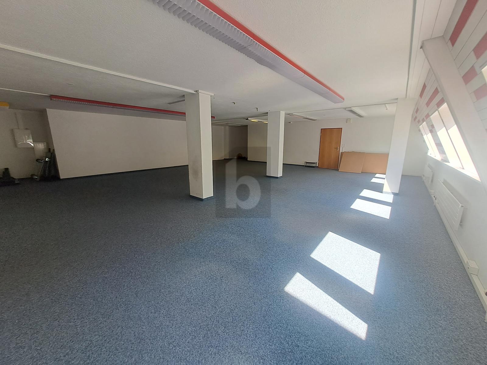 VIELSEITIG NUTZBARE BÜRO ODER LAGERFLÄCHE - 2
