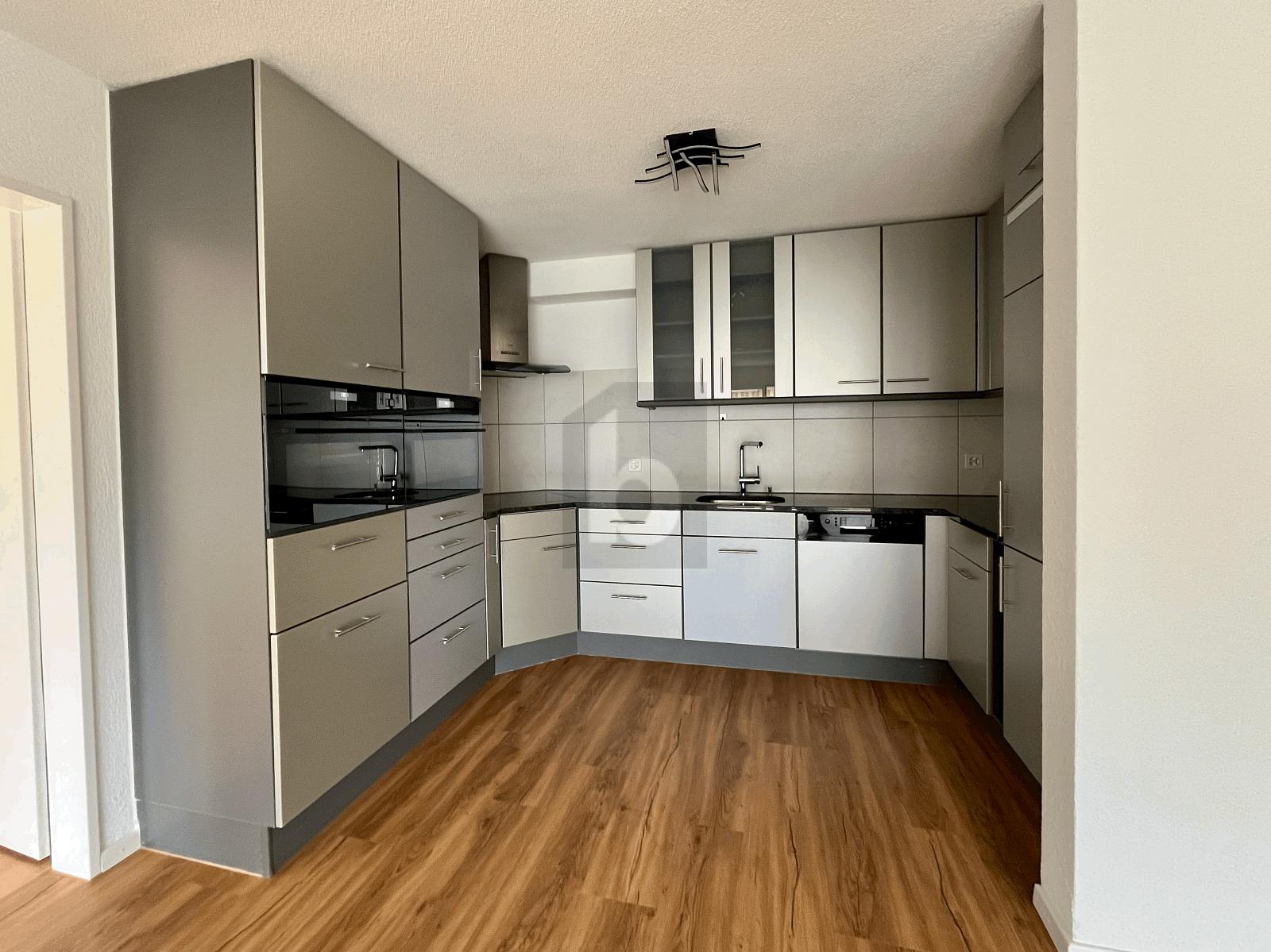 FRISCH RENOVIERT MIT GROSSEM BALKON - 3