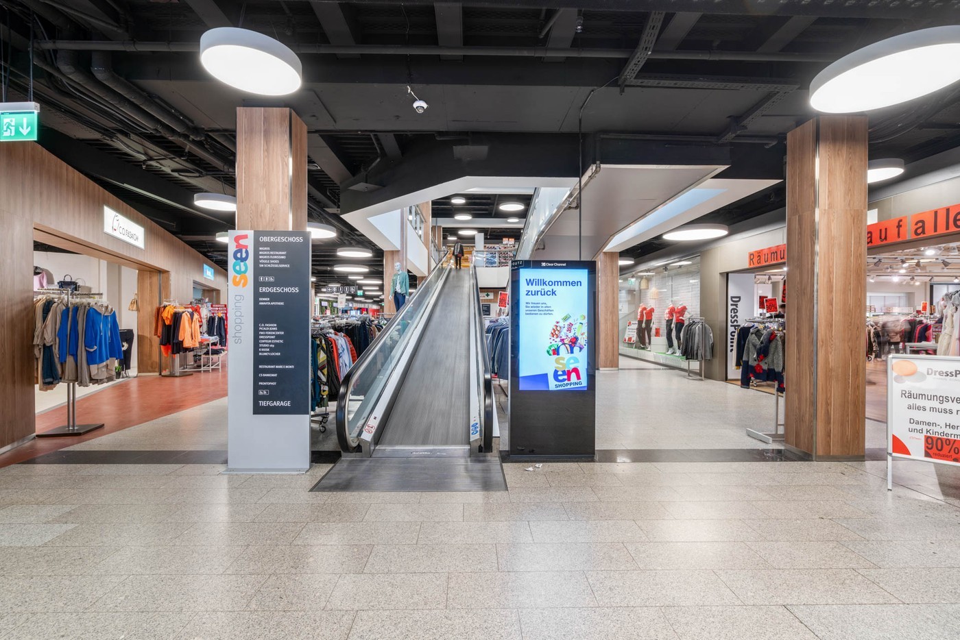 Moderne Ladenfläche im Einkaufszentrum Shopping Seen - 2
