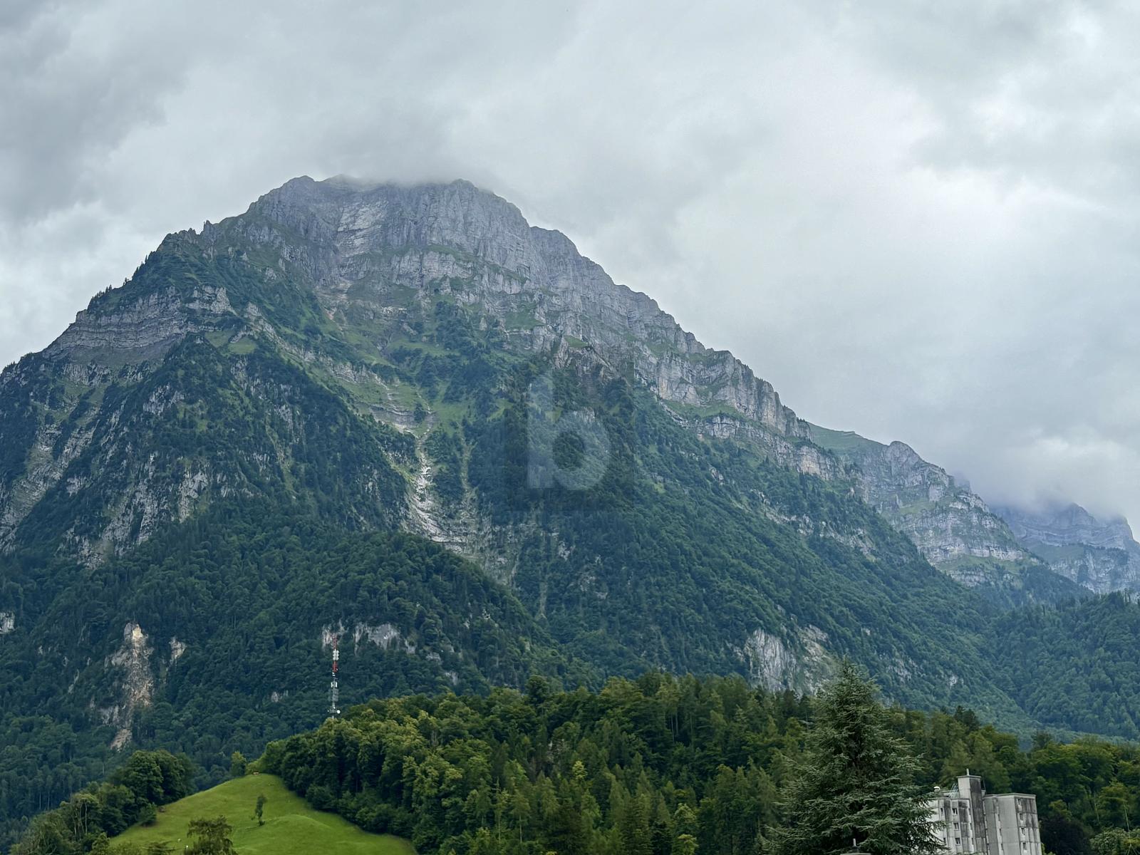 RUHIGE LAGE MIT WUNDERSCHÖNEM BERGPANORAMA - 1
