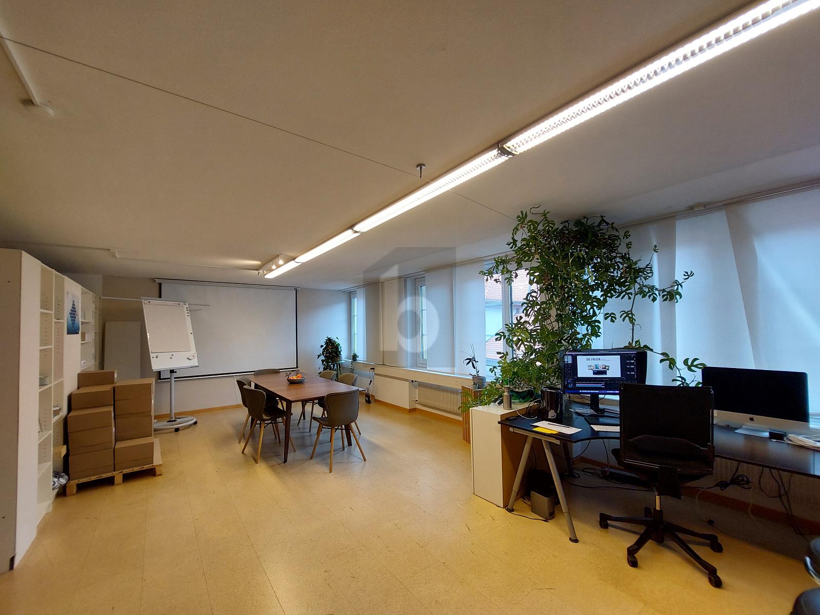 ZENTRALE LAGE, OFFENE GESTALTUNG UND LIFT - 0