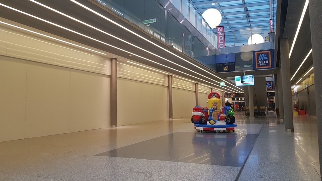 Installez-vous dans un centre commercial urbain de qualité - 6