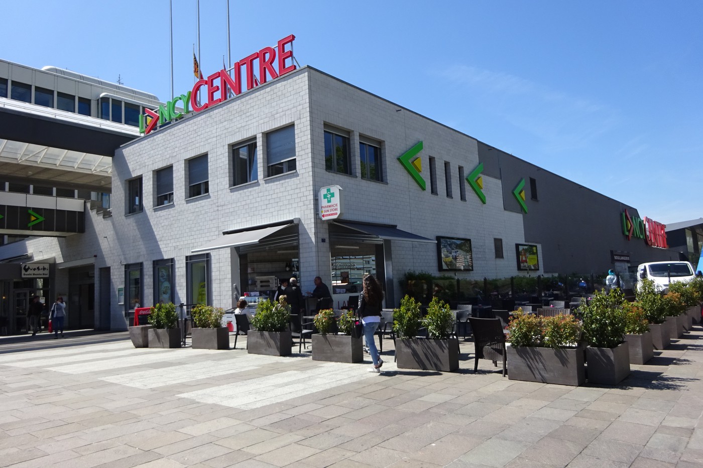 Espace à 200m2 à coté de KFC - 3