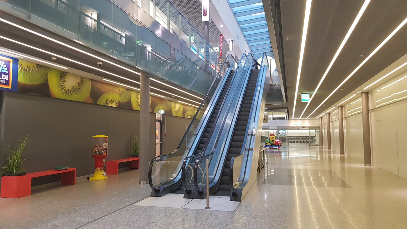 Espace à 200m2 à coté de KFC - 7