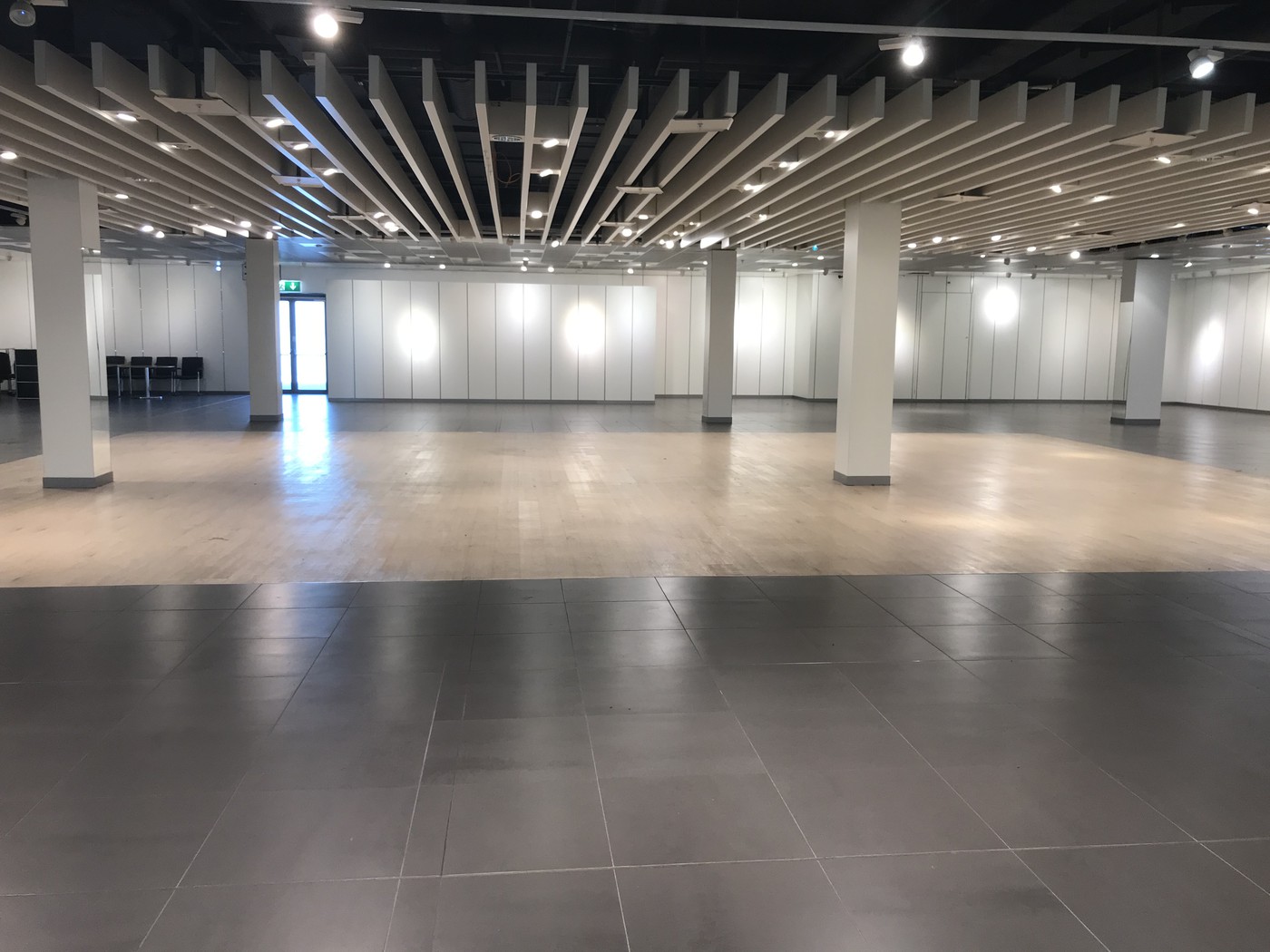 Espace à 200m2 à coté de KFC - 9