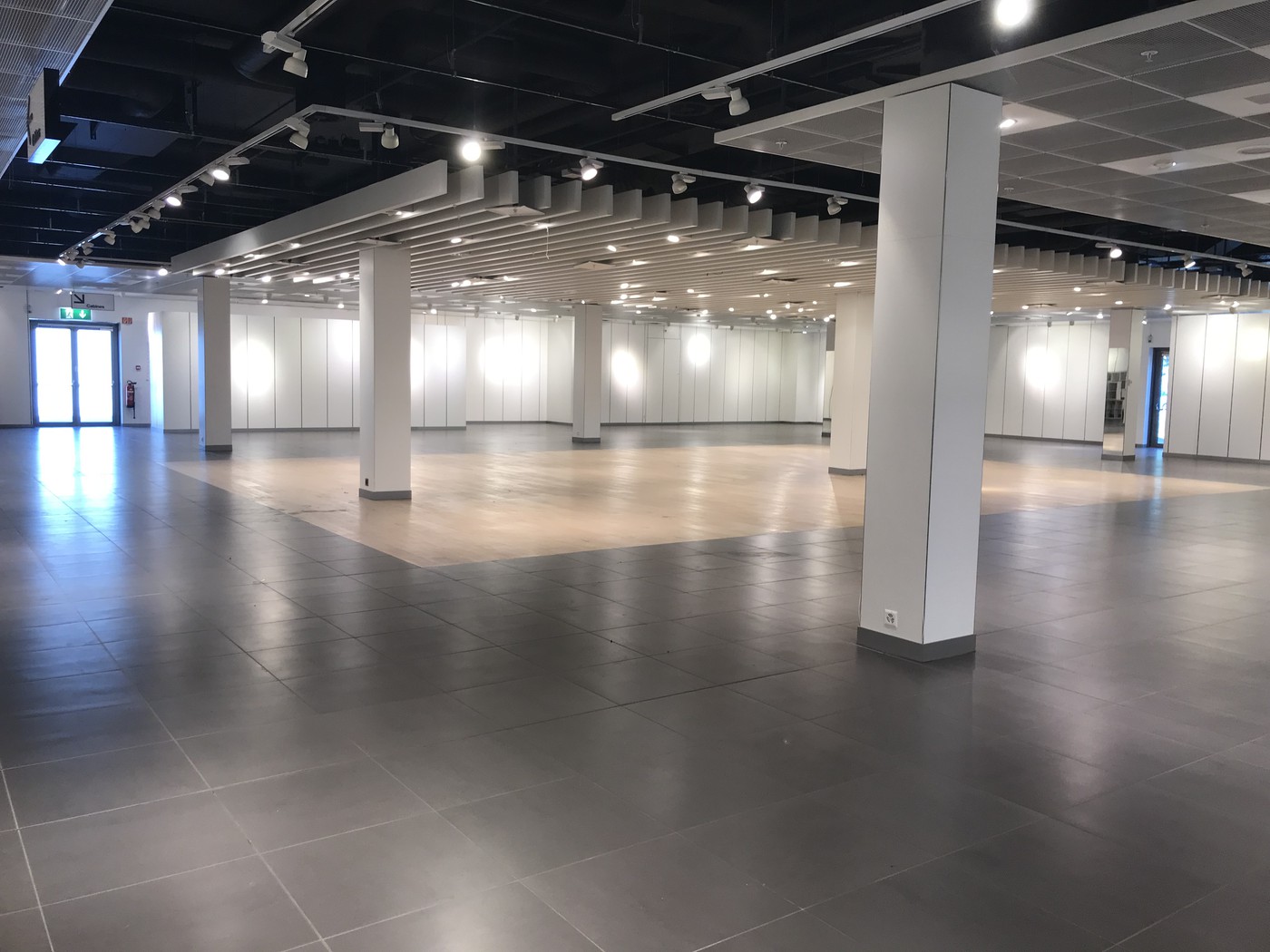 Espace à 200m2 à coté de KFC - 10