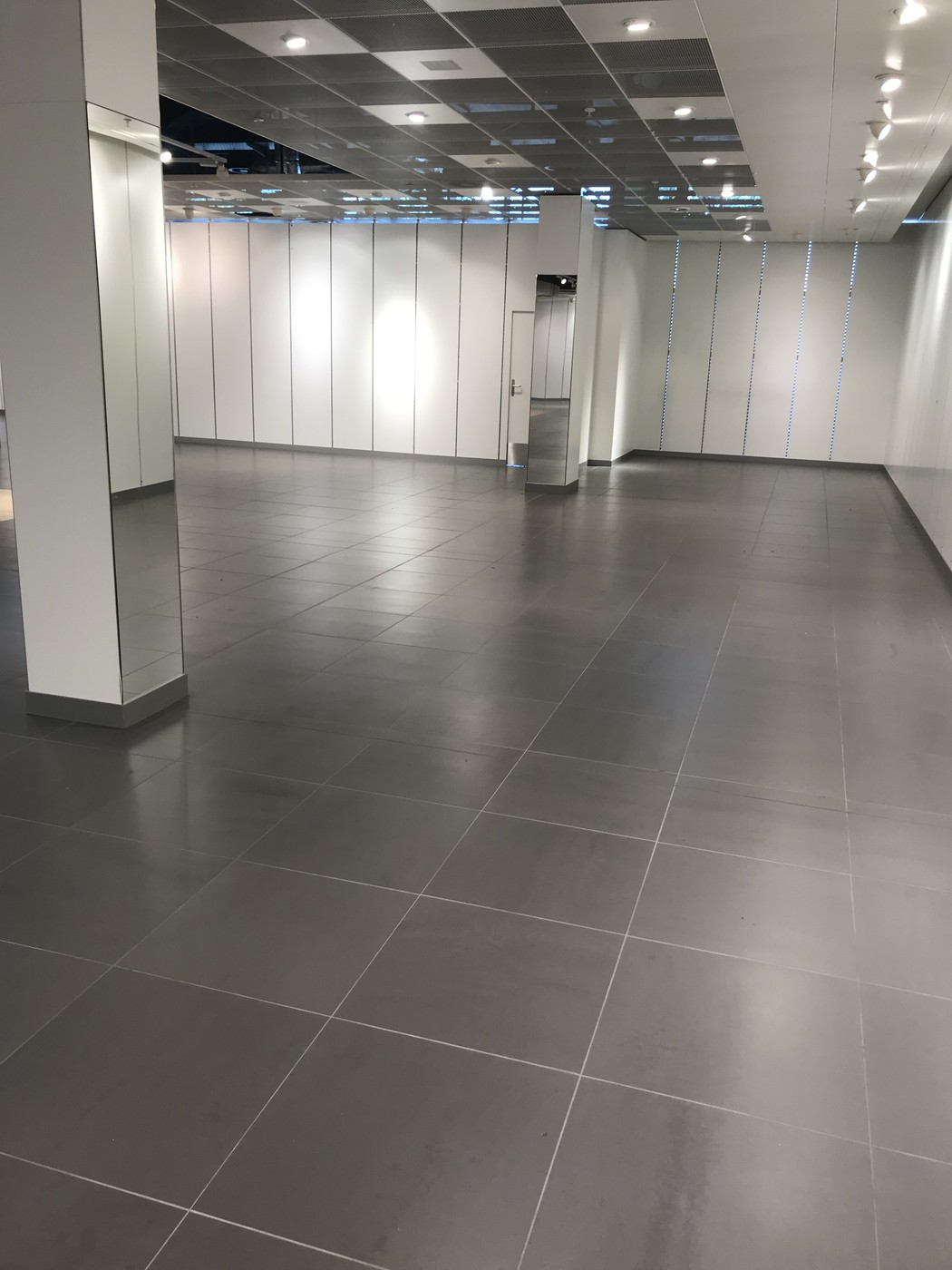 Espace à 200m2 à coté de KFC - 13