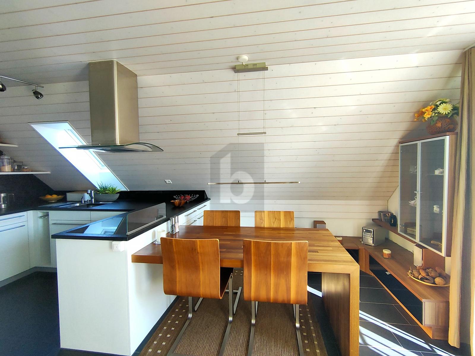 RUHIG GELEGEN, MIT HOHEM AUSBAU-STANDARD - 2