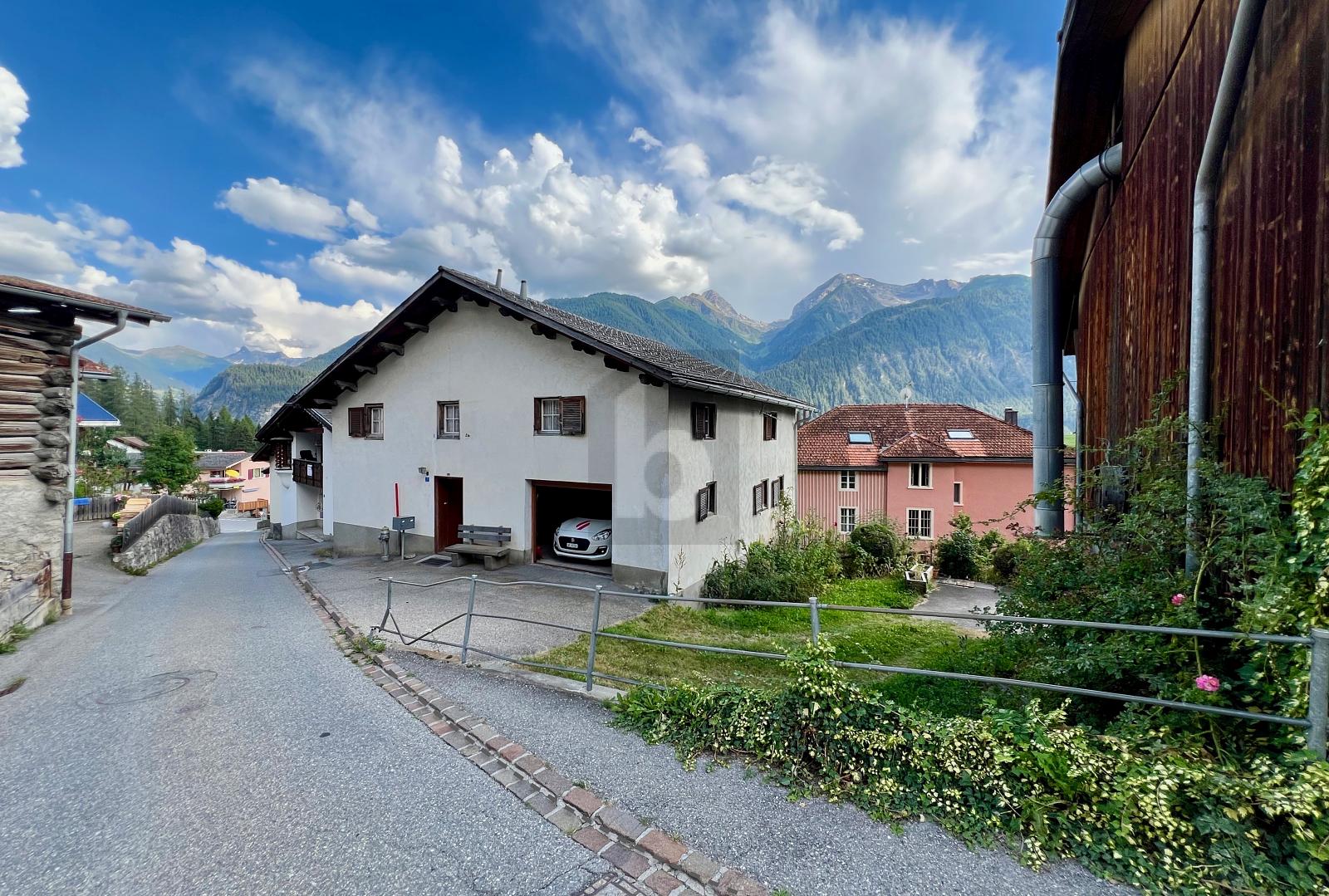 PREISHIT! ZENTRAL IM DORF MIT GROSSEM STALL - 0