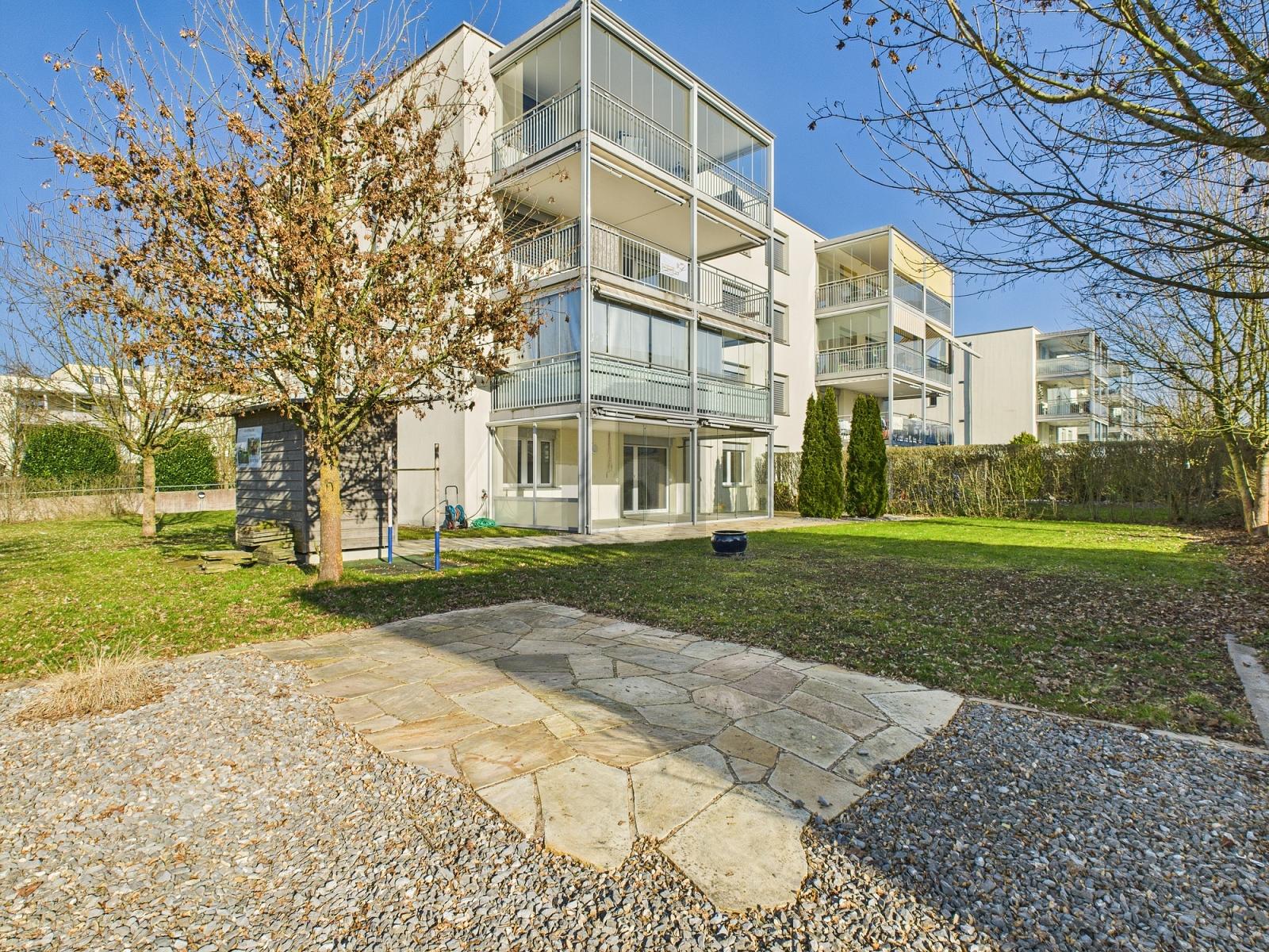 HOCHWERTIG MIT SONNIGEM GARTENPARADIES! - 0