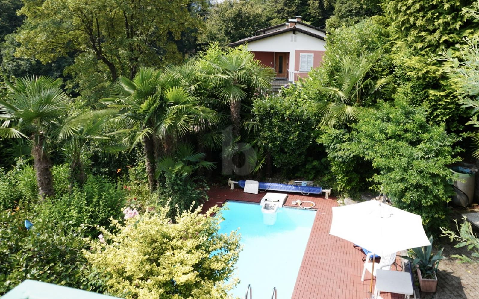 CON GIARDINO E PISCINA - 0