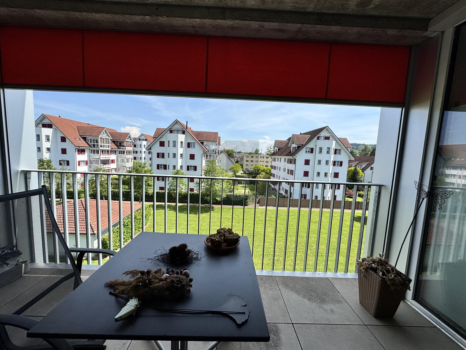 MODERN, LICHTDURCHFLUTET MIT GROSSEM BALKON - 4