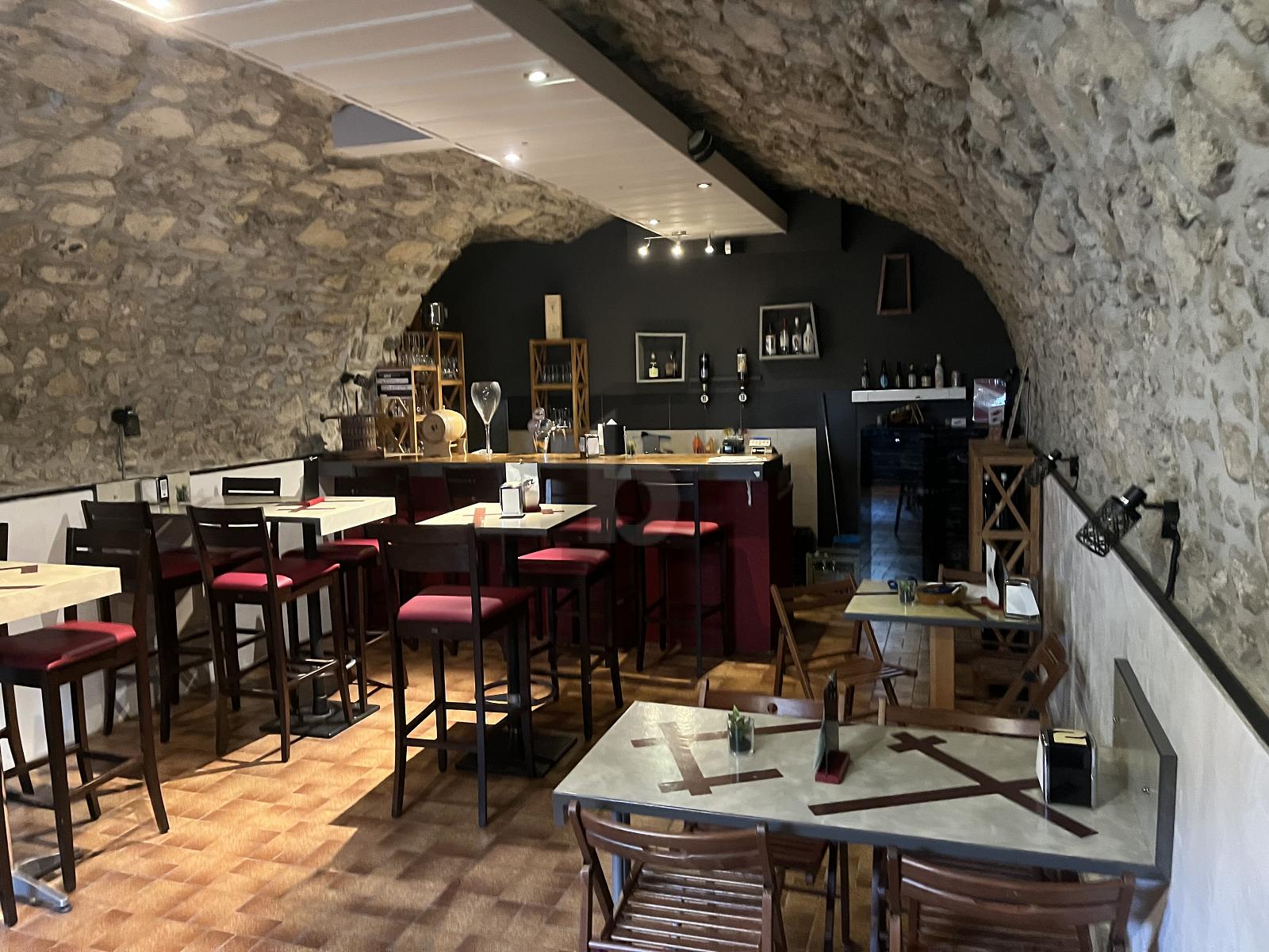 MAGNIFIQUE BAR À VIN DANS CAVE VOÛTÉE - 0