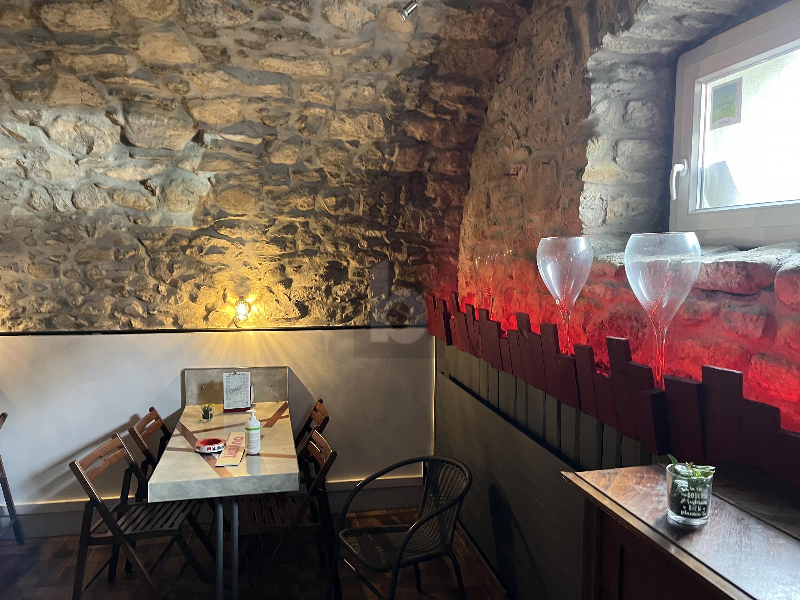 MAGNIFIQUE BAR À VIN DANS CAVE VOÛTÉE - 2