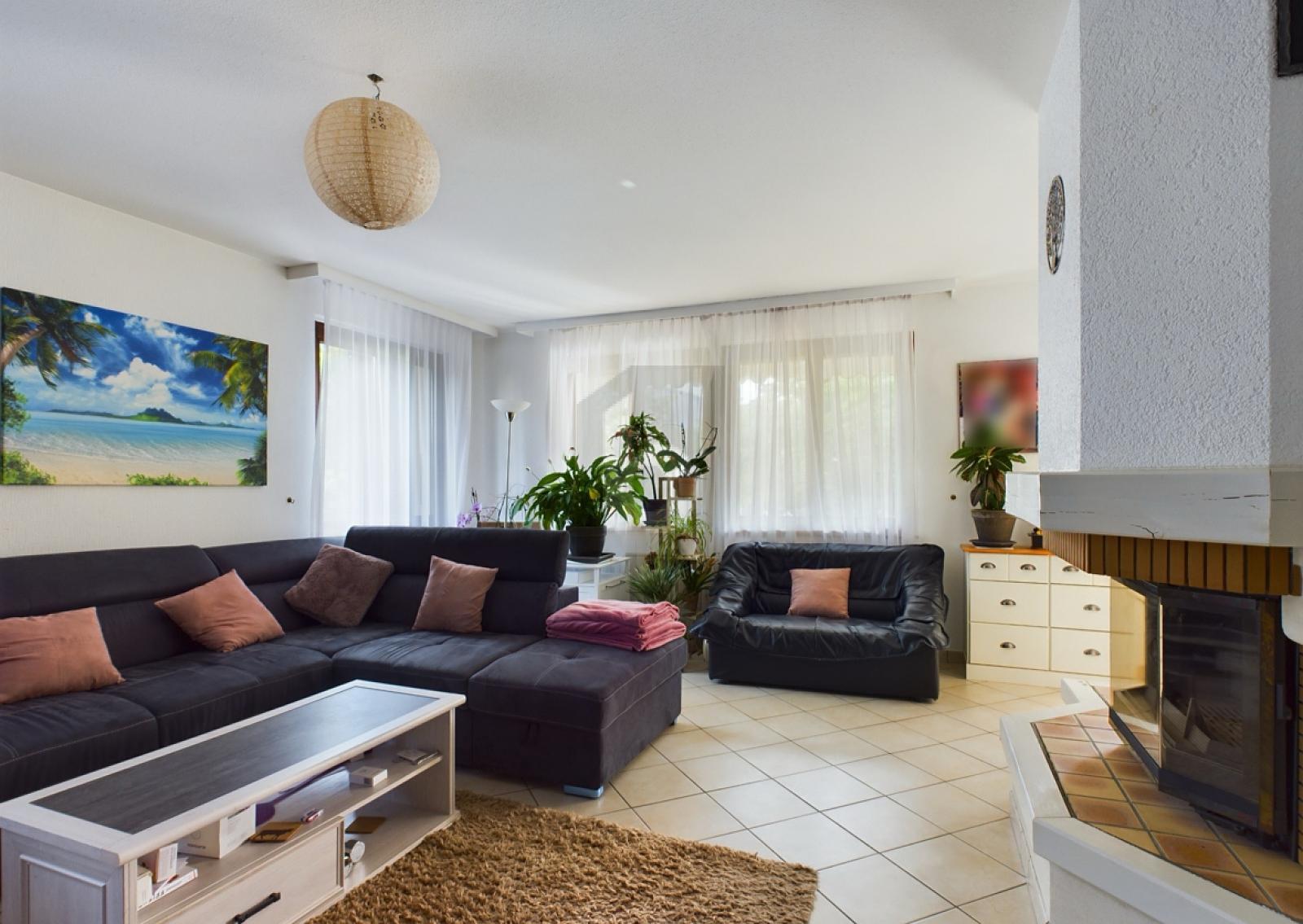 SPACIEUSE VILLA AVEC CHEMINÉE ET GRAND JARDIN ! - 1