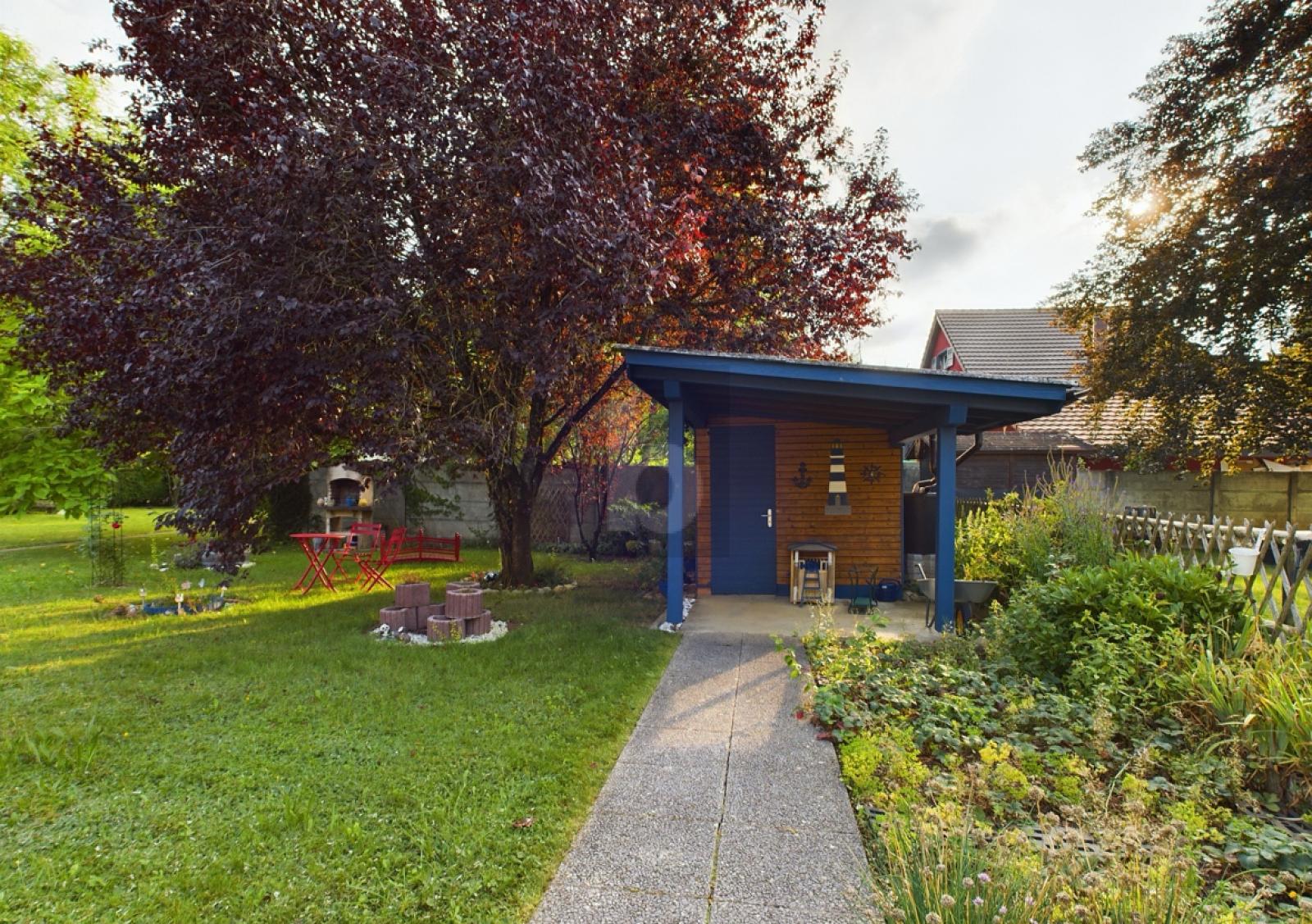 SPACIEUSE VILLA AVEC CHEMINÉE ET GRAND JARDIN ! - 3