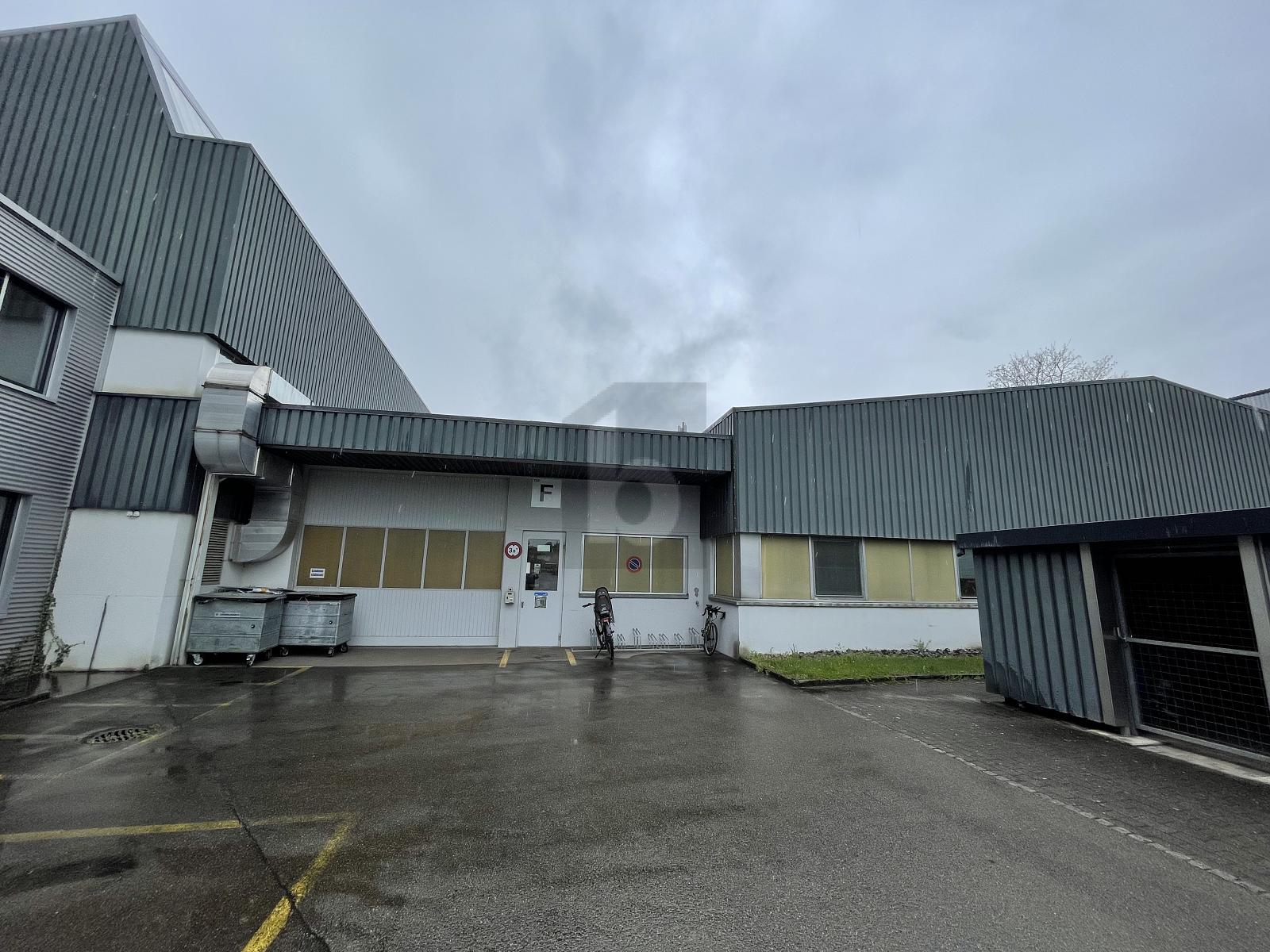 GROSSZÜGIGE LAGERHALLE IDEAL FÜR IHR BUSINESS - 0