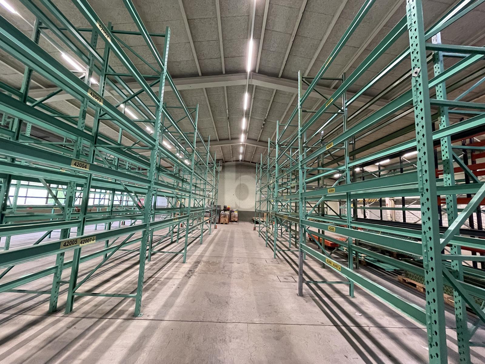 GROSSZÜGIGE LAGERHALLE IDEAL FÜR IHR BUSINESS - 3