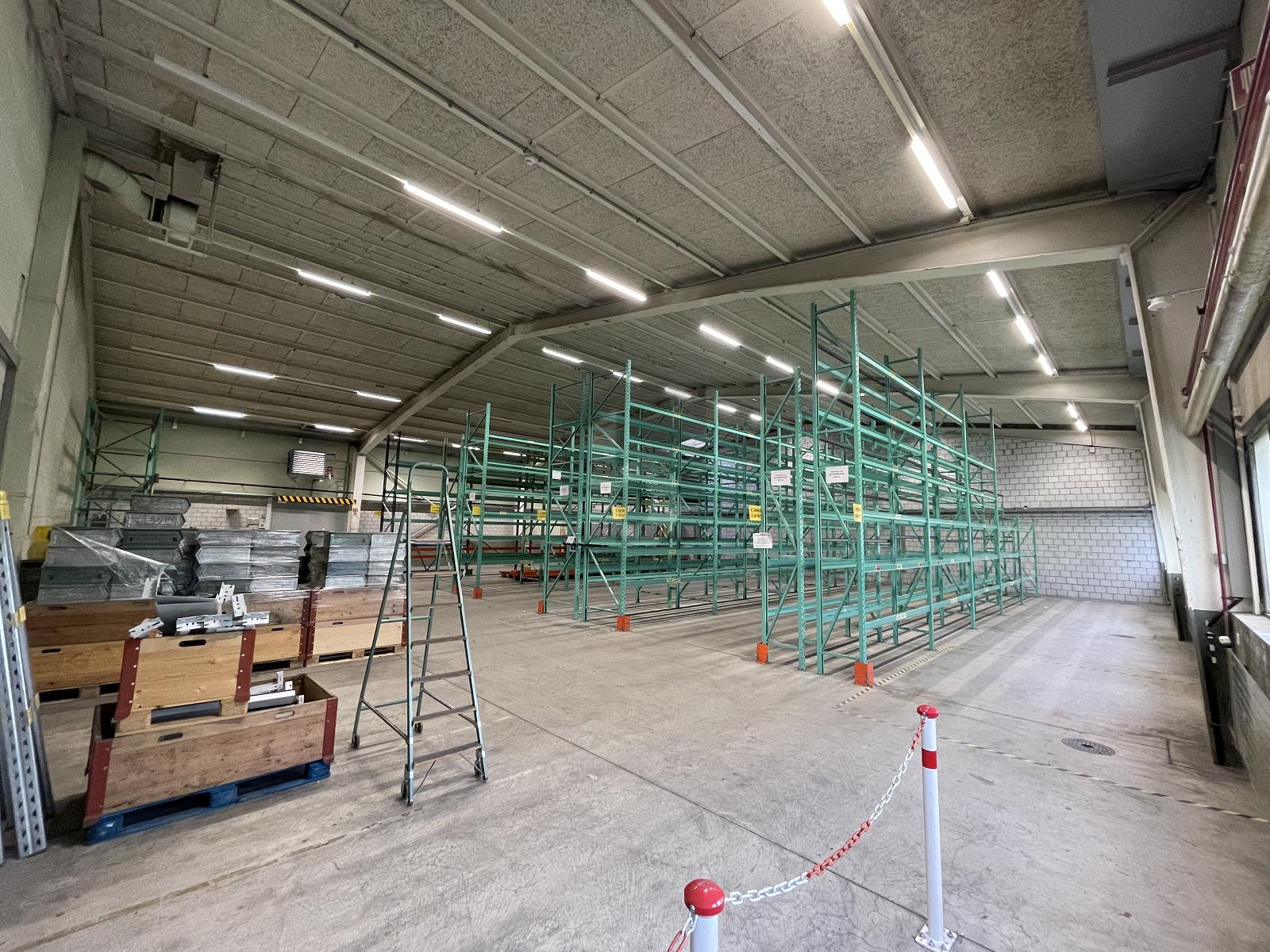 GROSSZÜGIGE LAGERHALLE IDEAL FÜR IHR BUSINESS - 4