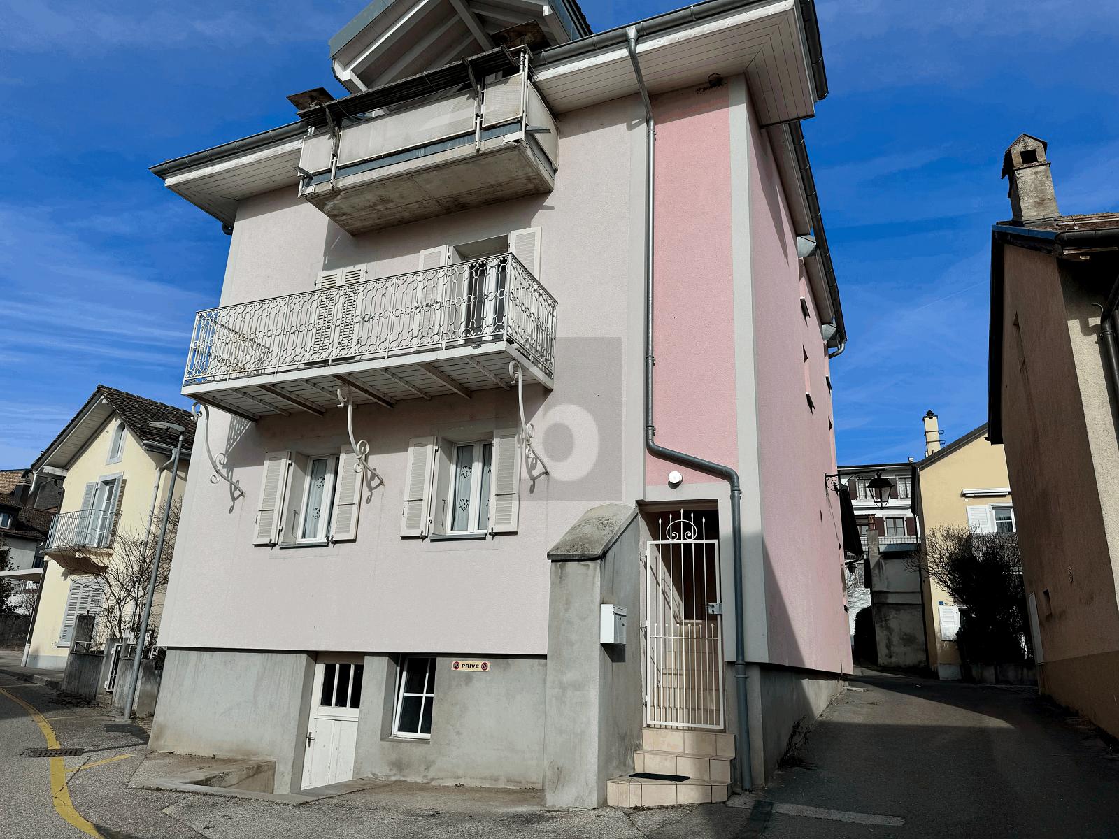 SPACIEUX, ENTIÈREMENT MEUBLÉ - 4
