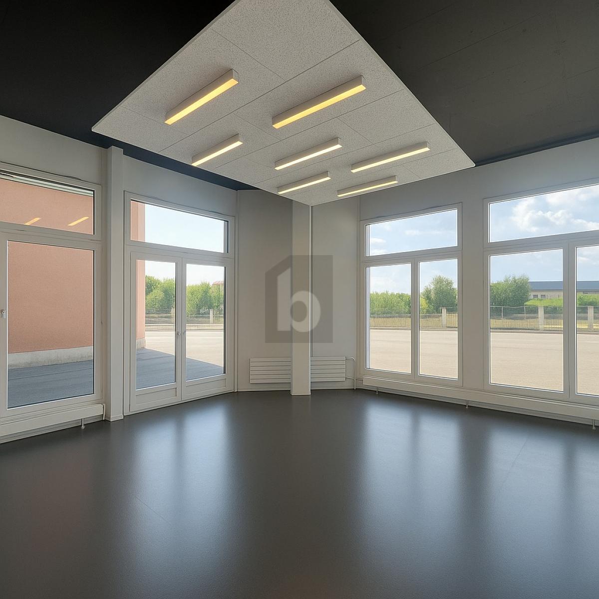 SUPERBE SHOWROOM AVEC ESPACES DE BUREAUX PRIVES - 3