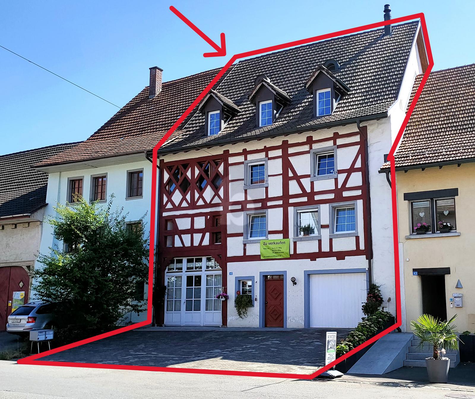 VIEL PLATZ FÜR DREI GENERATIONEN ZENTRAL GELEGEN - 0