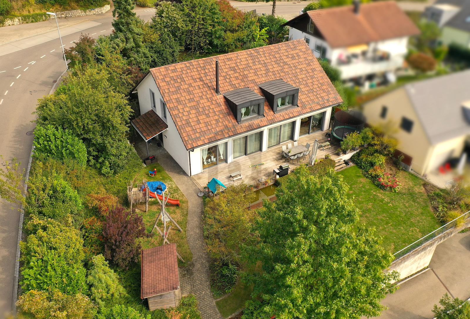 HOHER KOMFORT, WEITSICHT, GARAGE FÜR SECHS AUTOS - 2